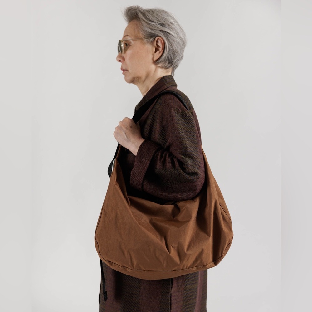 NWT Baggu Large Nylon Crescent Bag Brown